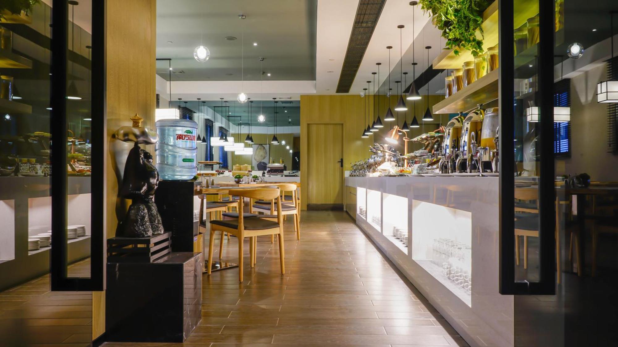 Paco Hotel Guangzhou Jiangtai Road Metro Branch Экстерьер фото