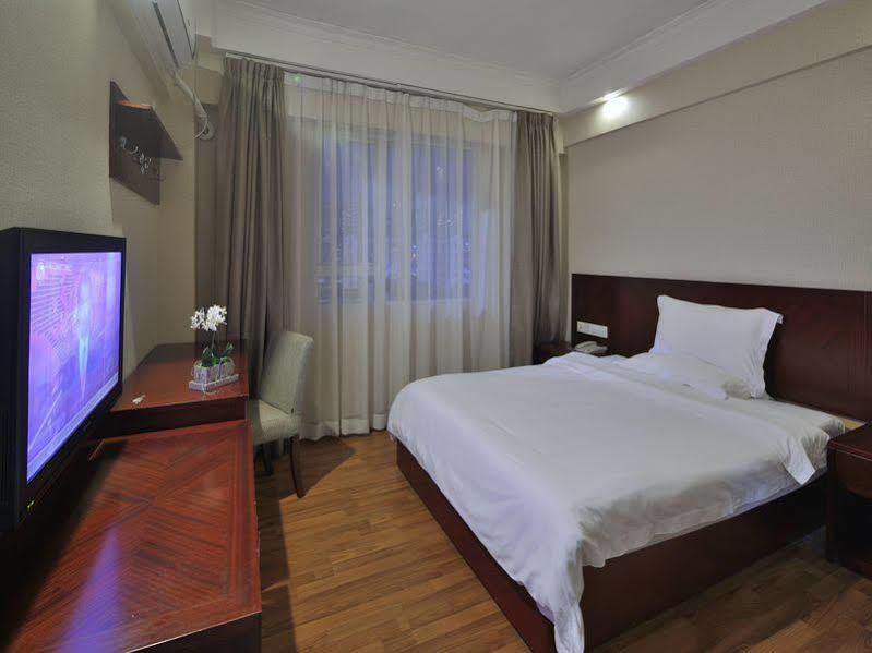 Paco Hotel Guangzhou Jiangtai Road Metro Branch Экстерьер фото