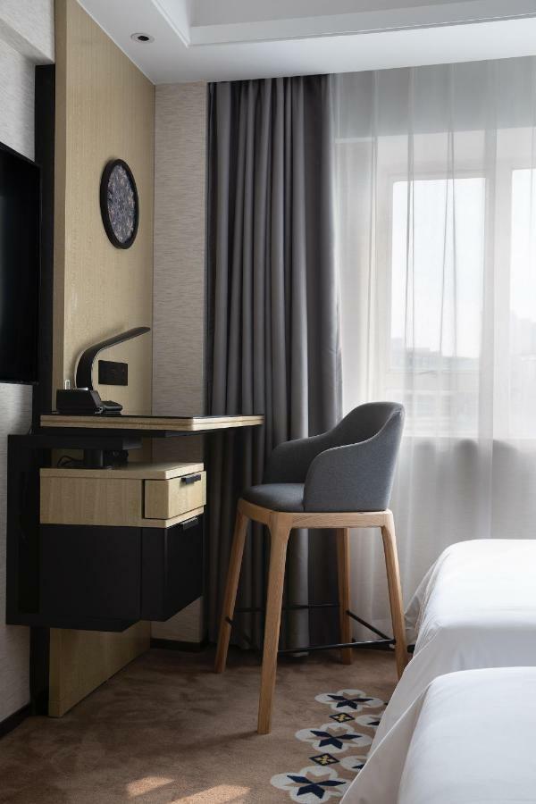 Paco Hotel Guangzhou Jiangtai Road Metro Branch Экстерьер фото